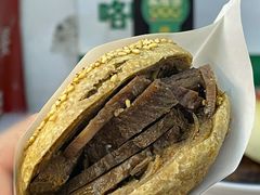 烧饼夹牛肉-实成吉烧饼铺