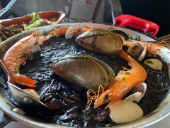 传统西班牙墨鱼汁海鲜饭-BROWNSTONE布朗石西班牙餐厅(深圳湾店)