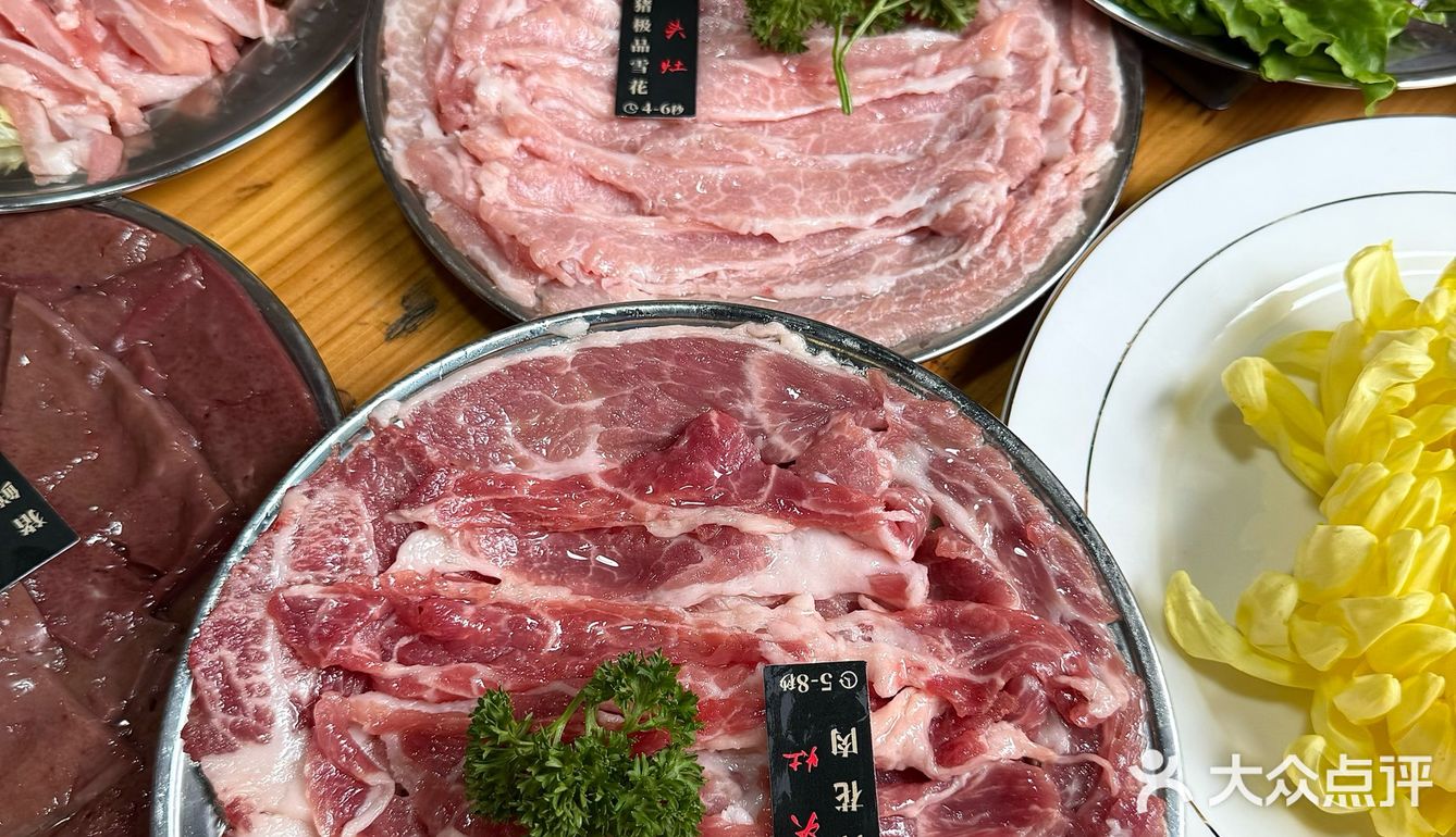 炸裂！昆明吃到的！吼吼吃…