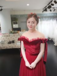 -雪莉美妆婚纱馆