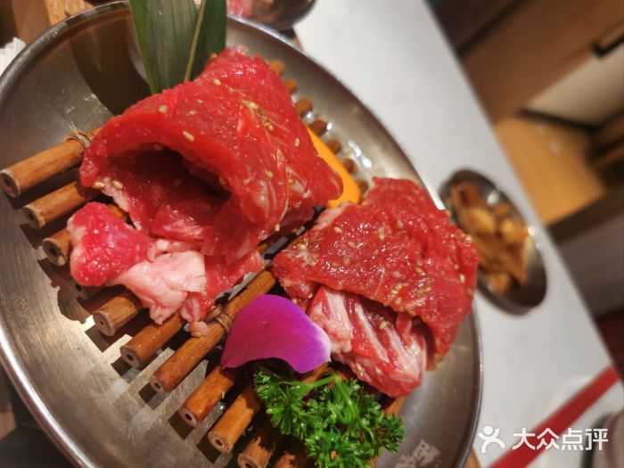 西塔老太太泥炉烤肉(百子湾店)秘制卷牛肋排图片