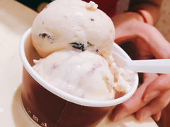 覆盆子白桃冰淇淋-哈根达斯(宁波和义店)