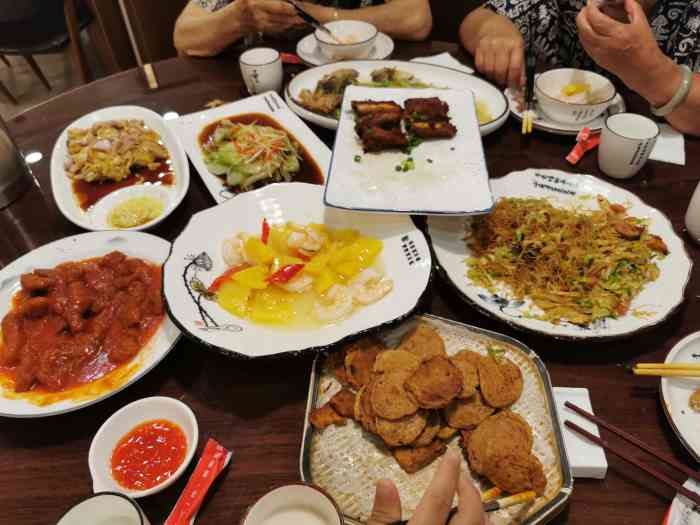 潮汕小鲜(万宴城店)-"万象城二楼,装修比较老式样.团购海鲜粥,.