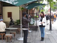 正好碰见采访外景-星巴克(福州三坊七巷店)