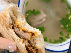 月牙饼加肉-陈掌柜澄城水盆羊肉(钟楼店)