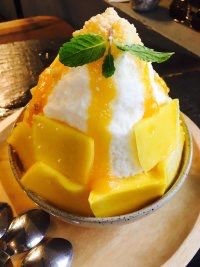 -莓园冰淇淋店