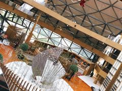 -上海滴水湖皇冠假日酒店