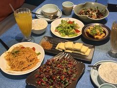 -香巴拉云南餐厅(华莱坞店)