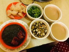 -洞庭洲·防空洞火锅·烧烤·铜锅涮肉(新百广场店)