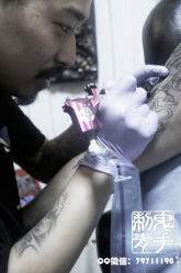 -鬼手纹身小鬼店