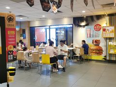 -麦当劳(世界城广场店)