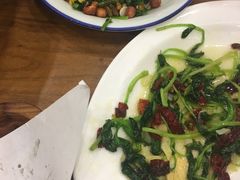 -宣海荣锅贴大王·陕味小吃集(钟楼店)