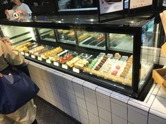 面包甜点陈列柜-黑草莓(重庆路店)