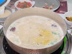 -洪氏嗨捞·广东猪肚鸡·椰子鸡火锅(西咸万象城店)