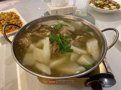 港式澳洲牛腩煲萝卜-渝信川菜(南滨店)