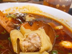麻婆婆秘制清汤抄手-麻婆婆白家肥肠粉(海岸城店)