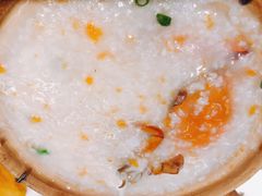 w一整只螃蟹生滚粥-新大咀港式茶餐厅(宝山万达店)