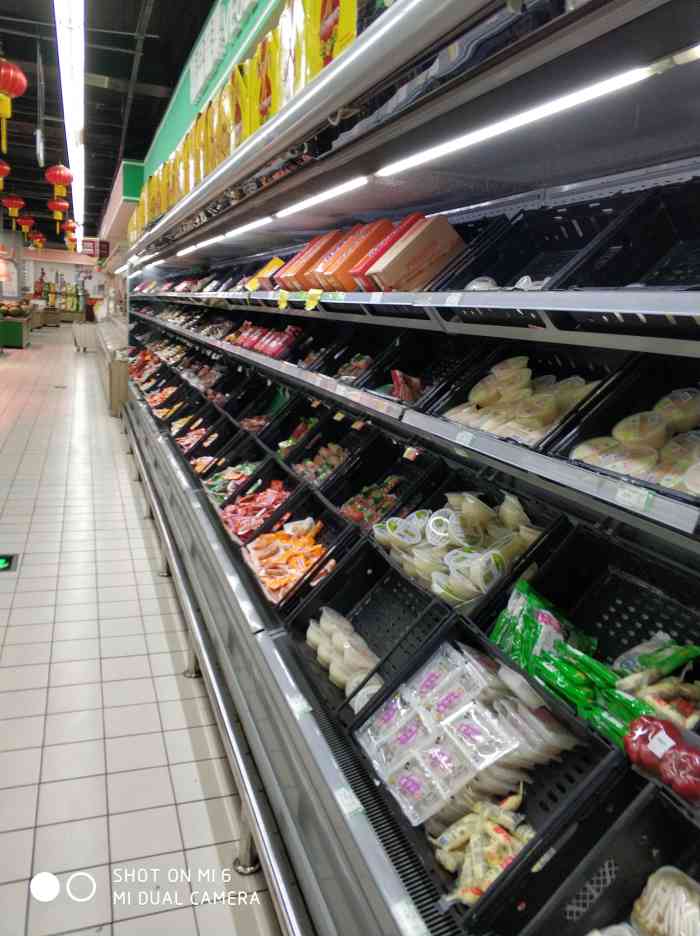 凯玛特超市-"金鹏广场的一楼和负一楼都有,超市很大,货.