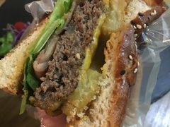 烤菠萝汉堡-HIGH FIVE哈福手工汉堡(桂林路店)