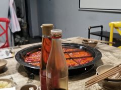-渝嘴小老弟老火锅(华新村店)