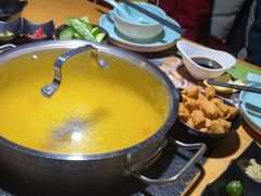 -洪氏嗨捞·广东猪肚鸡·椰子鸡火锅(西咸万象城店)