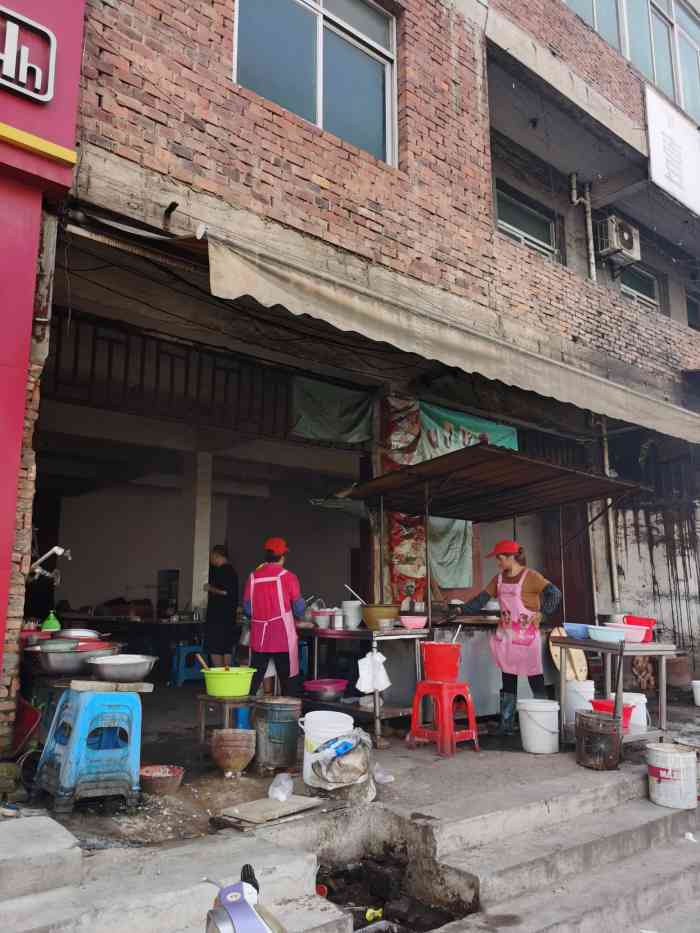 旗山口锅边店-"烟尘滚滚里吃一碗锅边是什么感觉,喝一口汤.