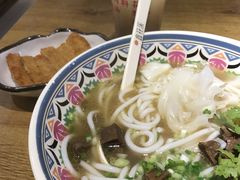 -鑫花溪牛肉米粉(人民广场店)