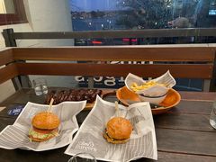 -Ribs & Burgers The Rocks