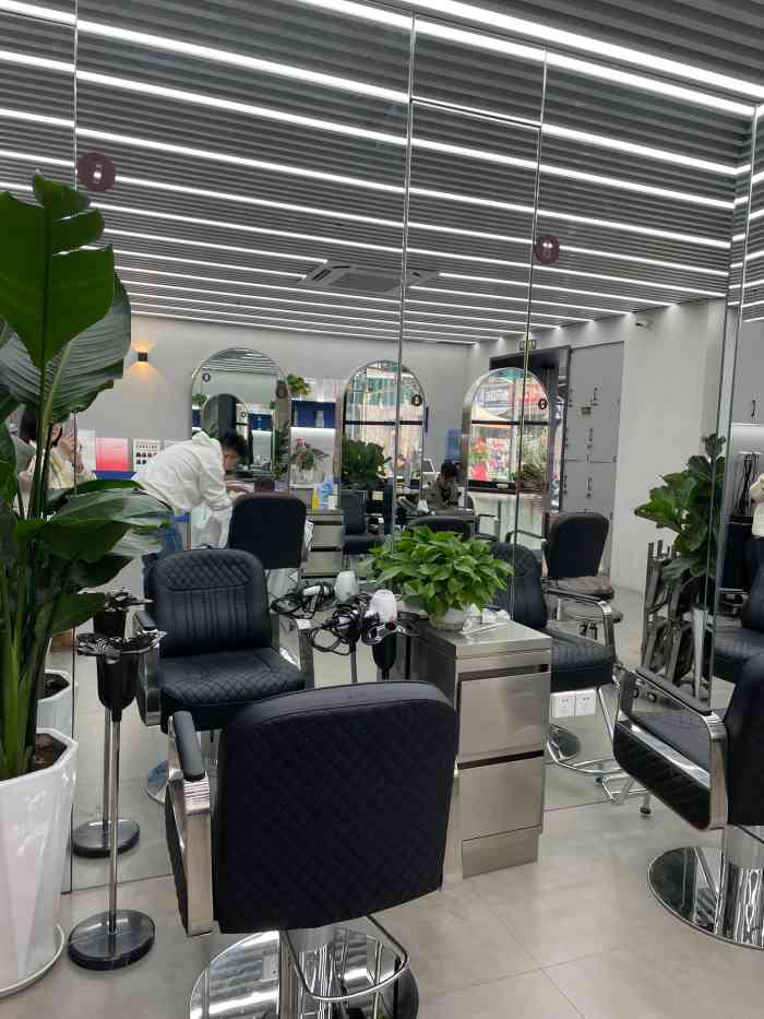 弥尚造型salon(锦城逸景店)-"【项目】剪发长得帅的发型师,眼光不会太