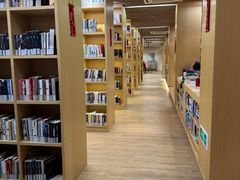 -漕河泾街道图书馆(漕河泾社区文化活动中心店)