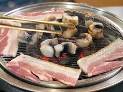 -围炉肉舍•炭烤活鳗•丹东海鲜烤肉(步行街店)