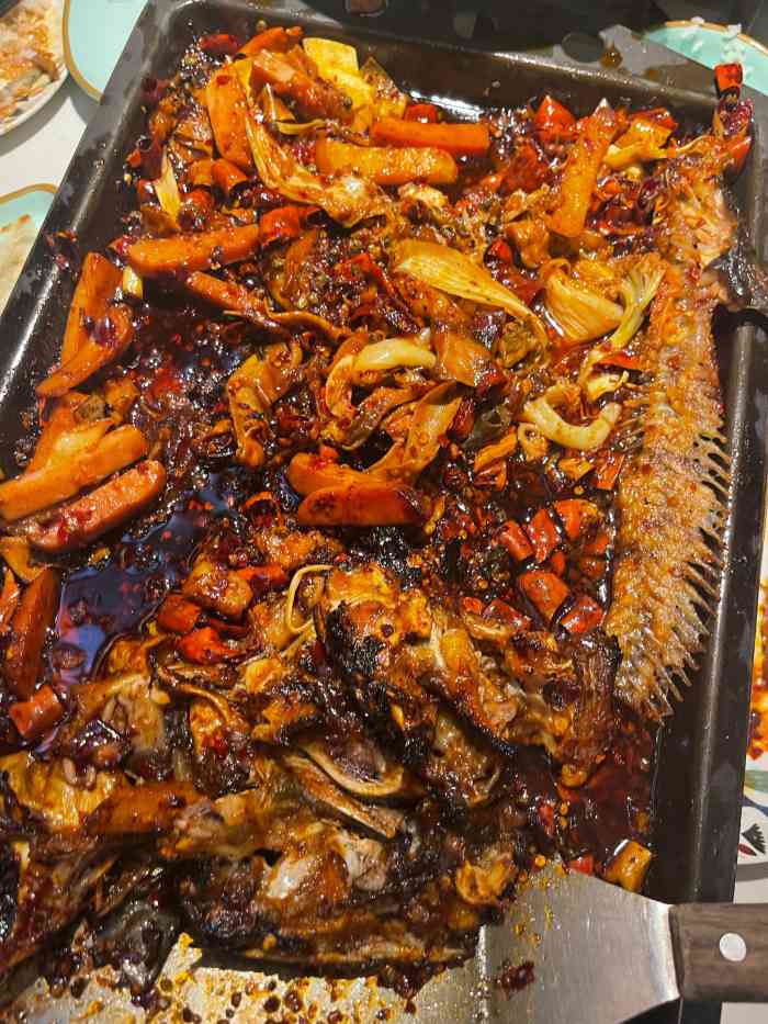 20:44打分[薄荷]环境: 经常和朋友去江边城外西点二层吃烤鱼,这次定的