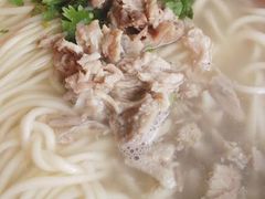 -亮亮面馆(经六路店)