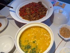 -阿瓦山寨·湘菜现炒·剁椒鱼头王(咸阳总店)