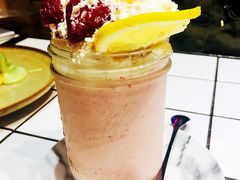 草莓优格奶昔-MIKAKU(万达广场上海宝山店)