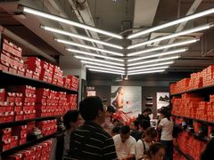 -NIKE上海青浦换季优惠店