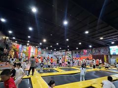 -极限Jump蹦床·新潮玩运动世界·室内乐园·团建·派对中心