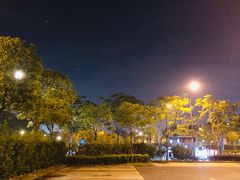 -奕欧来上海购物村停车场