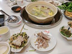 酸萝卜老鸭汤-土连锅·现熬养生汤锅(梁家巷店)