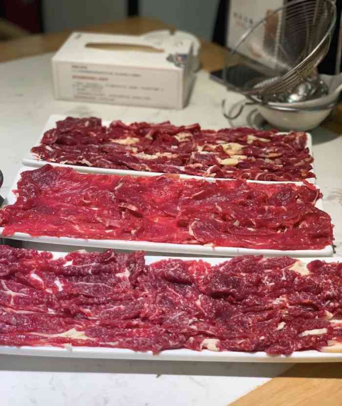 潮合里鲜黄牛肉火锅"朋友减肥期,指定要吃牛肉,我带她来到了这.