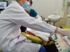 -岳辰齿科(浦东长泰店)