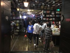 -钟书阁(松江泰晤士小镇店)