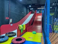 -蹦贝运动中心·蹦床·攀岩·闯关(龙岗店)