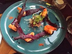 煎虾配紫薯泥薯片及姜味柠檬汁-AZUL by FUEL蓝色·法式酒馆(琶醍店)