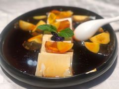 不一般的皮蛋豆腐-马仕玖煲·融合菜·酥不腻烤鸭(人大店)