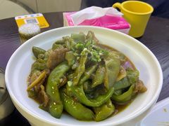 焖烧油豆角-雪乡人家东北菜·铁锅炖一切(高斯路店)