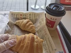 现烤法式可颂配美式-肯德基(万科城店)