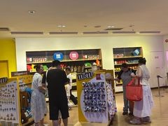 -m豆巧克力世界(上海世茂广场店)