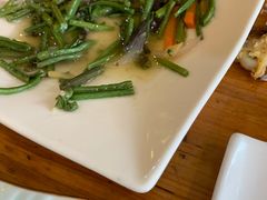 -鹤乡东北菜(崮山路店)