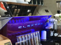 -ZING COFFEE 镜咖啡